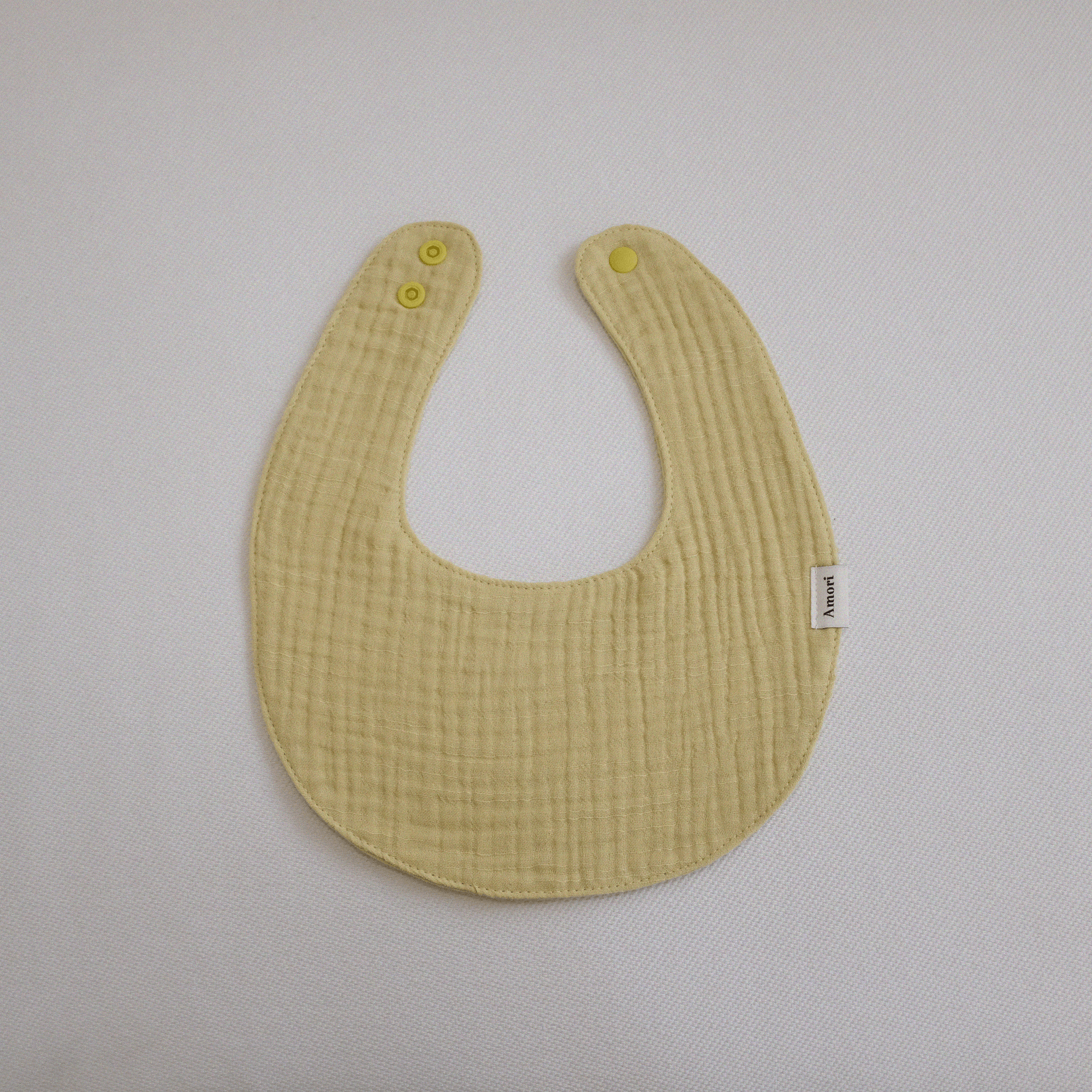 아모리 Yellow Green 거즈빕 평면 촬영