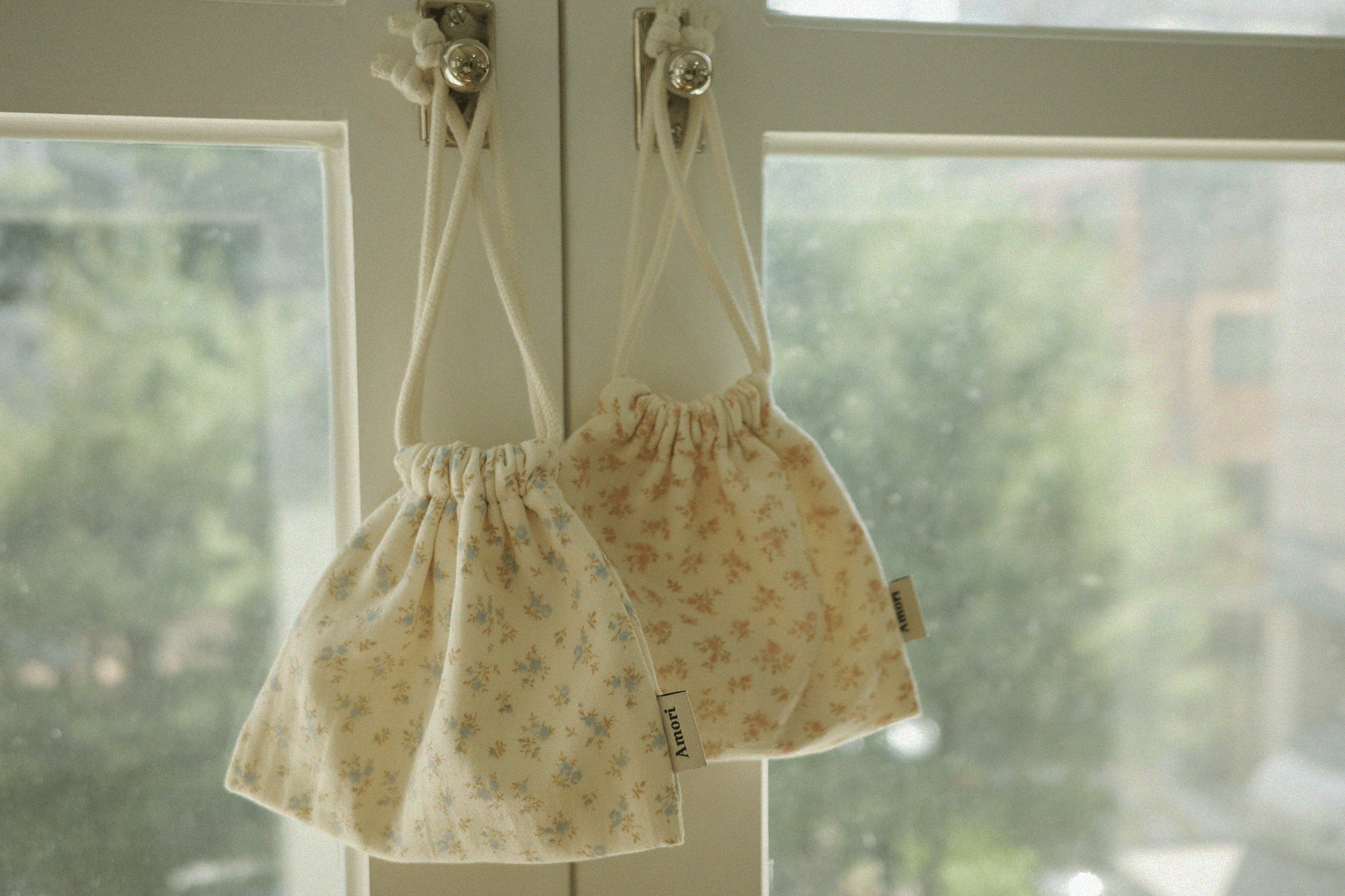 FLOWER POUCH